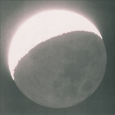 SOUND IS LIQUID｜Wolfgang Tillmans | button
